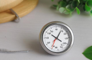 温湿度计巧用关闭闹钟功能，生活小窍门大揭秘，闹钟变身温湿度监测器，揭秘温湿度计的生活妙用