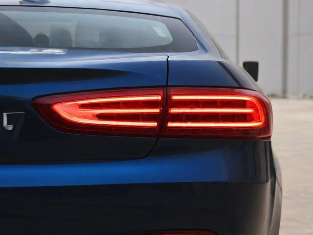 车尾灯一直亮怎么办？教你轻松关闭车尾灯故障