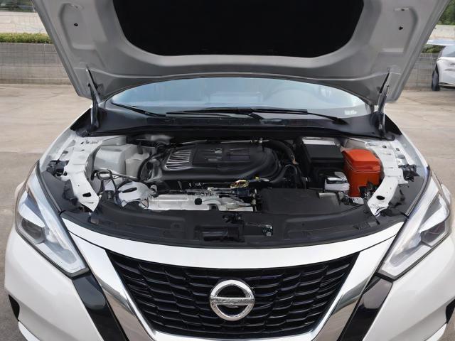 尼桑前引擎盖关闭步骤详解，轻松掌握汽车保养技巧