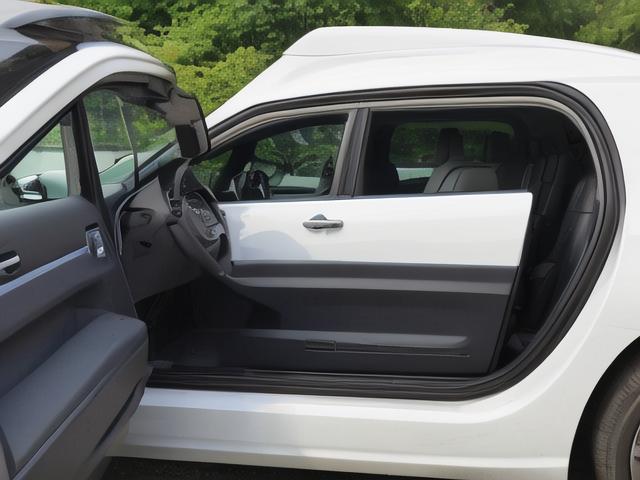 车门开着灯如何巧妙关闭，实用技巧大揭秘