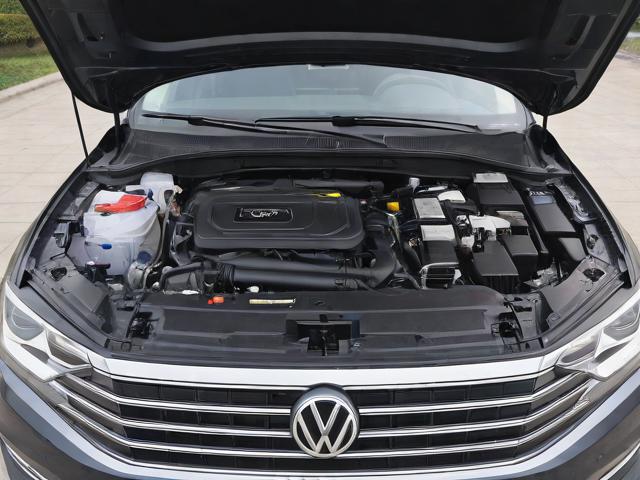 帕萨特引擎盖关闭步骤详解，轻松掌握车辆保养技巧