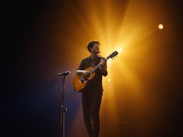 关闭所有的感官，如何写出一首动人的歌曲