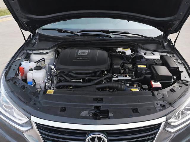 发动机引擎盖关闭的正确方法及注意事项